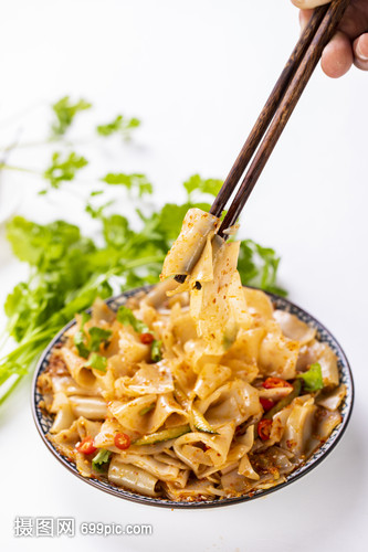 小暑時節(jié)，麻辣涼皮與消暑養(yǎng)生